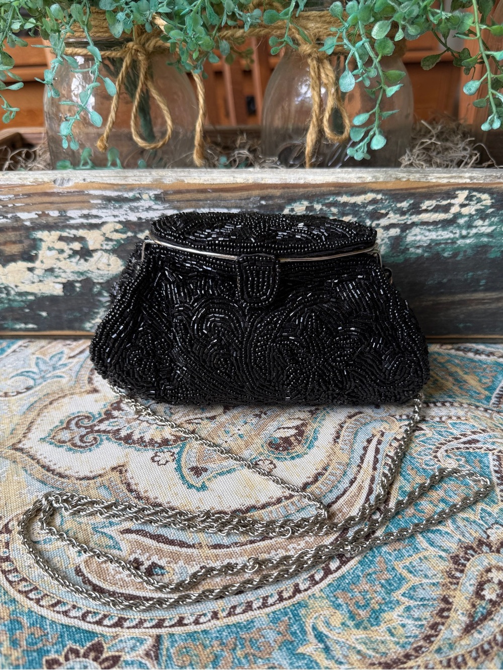La Regale Black Glass Beaded Clamshell Box Frame Evening Bag Chain Strap VTG